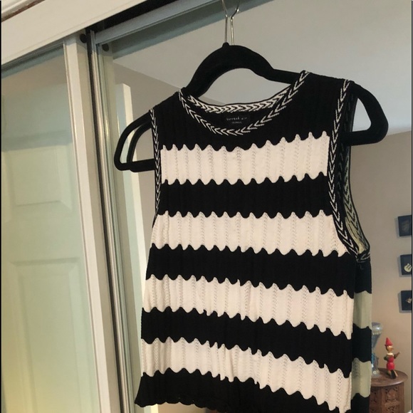 Sweater set with crop top and cardigan. Black and cream - Picture 4 of 7